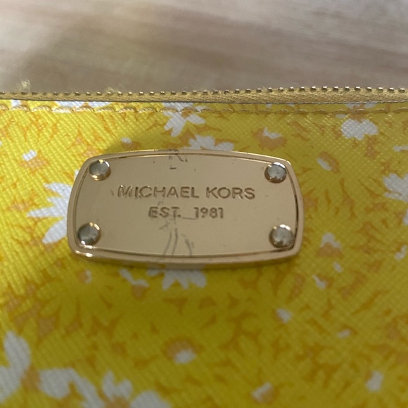 Michael Kors Jet Set Travel Wristlet - Picture 4 of 7